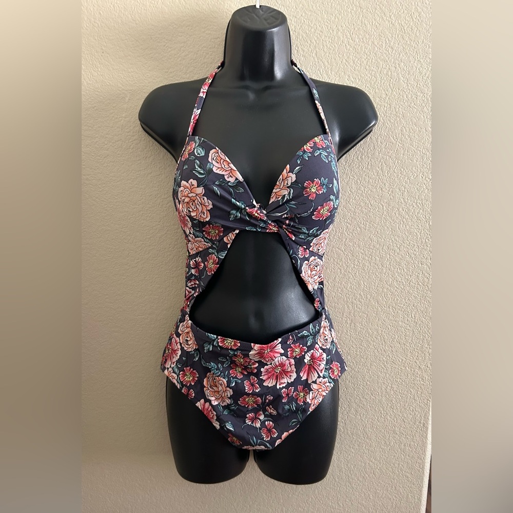 Shade shore Floral Cutout Swimsuit size 38B